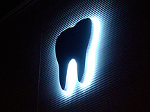 歯科医院ロゴ　ナイト　sika